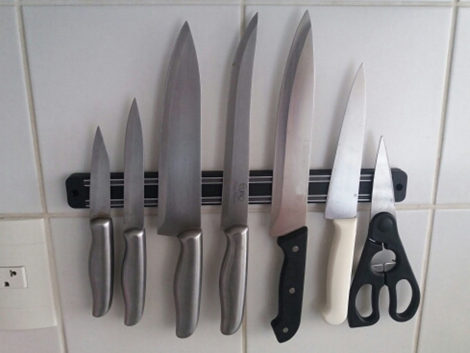EasyMount Magnetic Knife Holder for Quick, Safe Storage